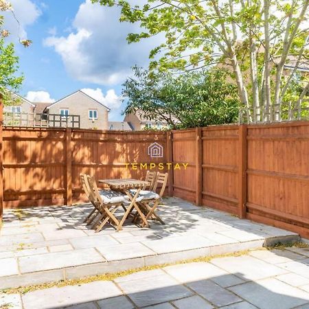 Cosy 2 Bed & Free Parking. Near Heathrow/Pinewood Villa Slough Luaran gambar