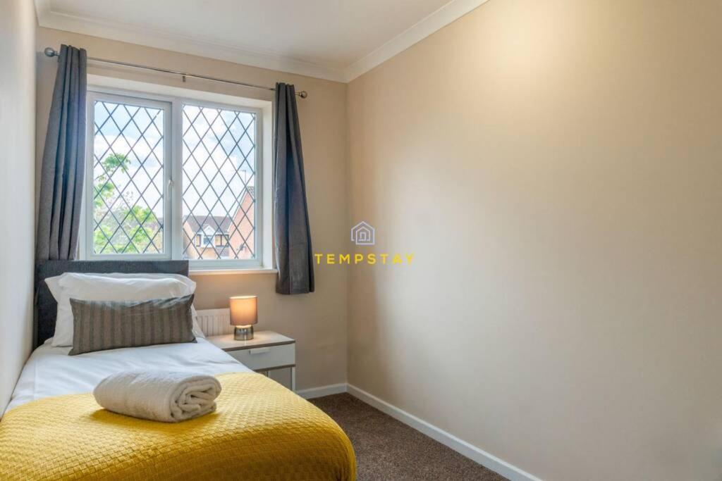 Cosy 2 Bed & Free Parking. Near Heathrow/Pinewood Villa Slough Luaran gambar